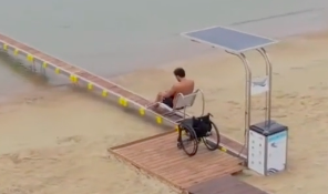 Wheelchair user using Greece invention to access the ocean 